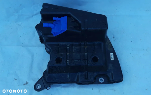 Audi A4 B9 zbiornik pompa AdBlue 8W0131878B