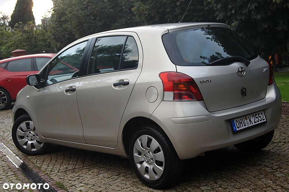 Toyota Yaris 2010 photo 4