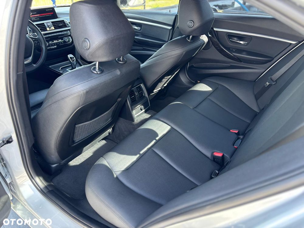 BMW Seria 3 330i Sport Line - 21
