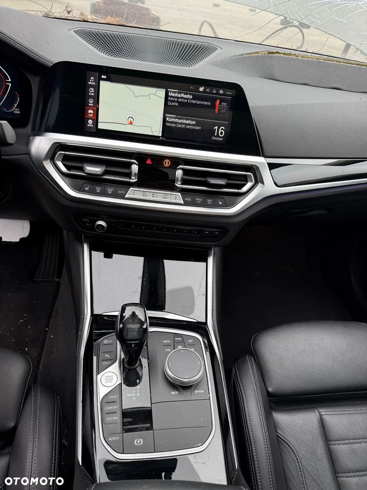 BMW Seria 3 330i xDrive - 13