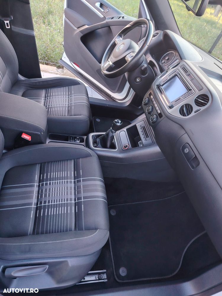 Volkswagen Tiguan 2.0 TDI DPF BlueMotion Technology Lounge Sport & Style - 9