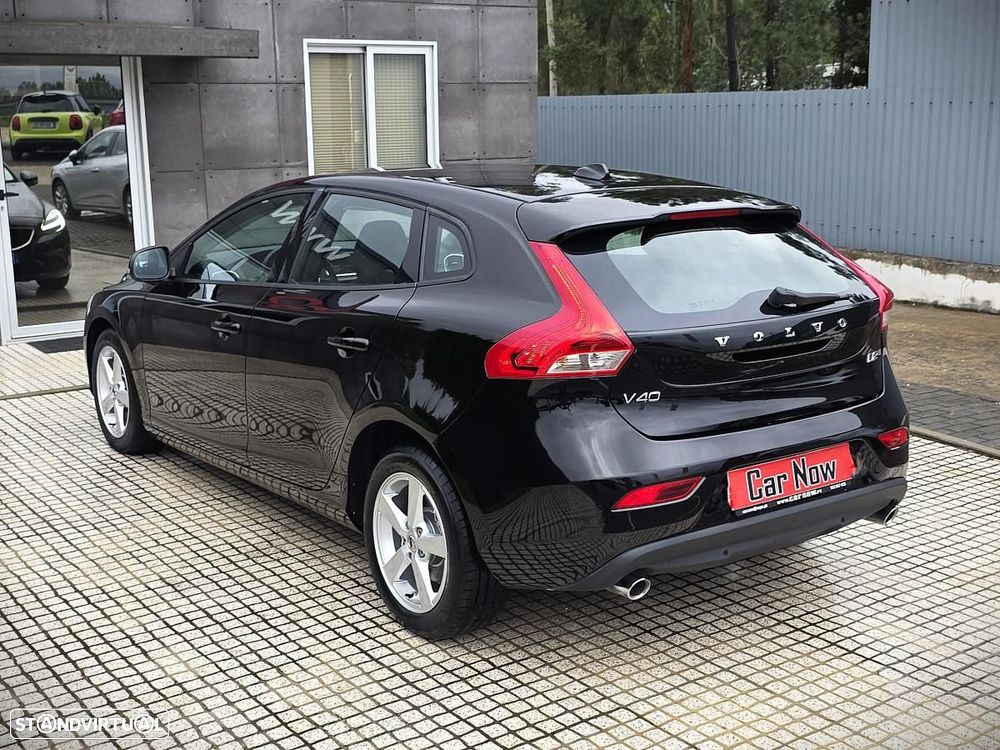 Volvo V40 2.0 D2 Momentum Geartronic - 11