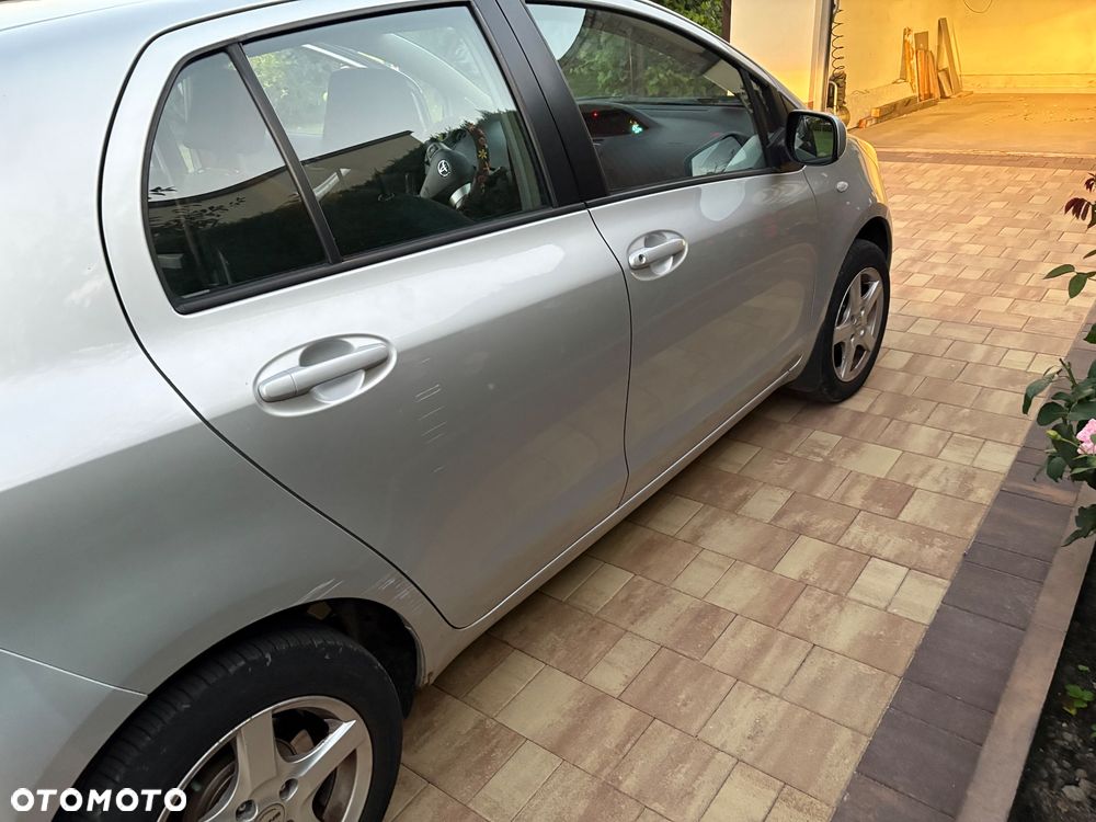 Toyota Yaris - 4