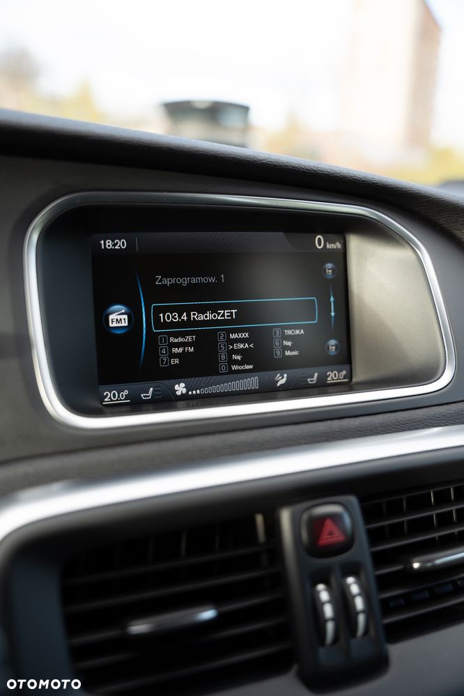 Volvo V40 D4 Geartronic Momentum - 22