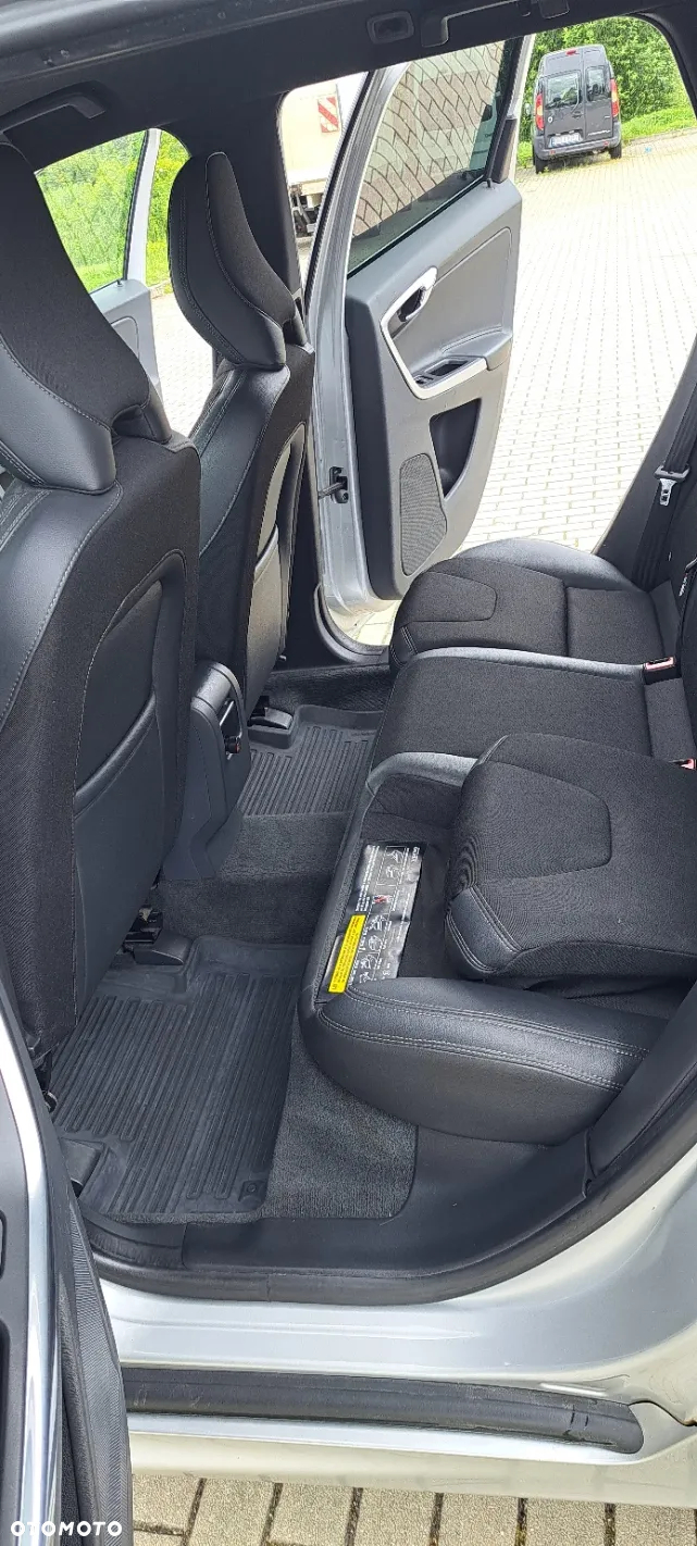 Volvo XC 60 D3 Momentum - 9