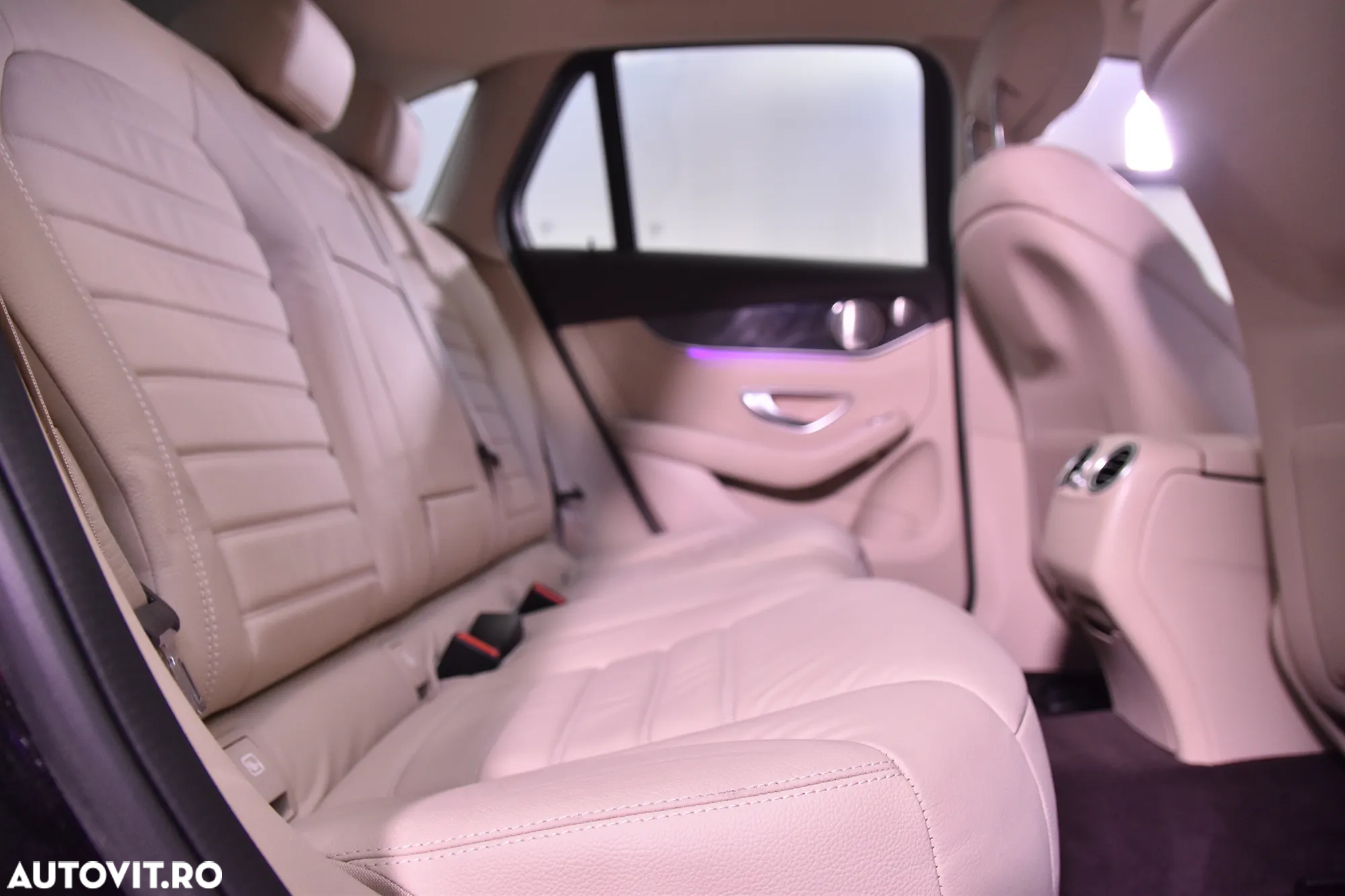 Mercedes-Benz GLC 300 e 4Matic 9G-TRONIC AMG Line - 12