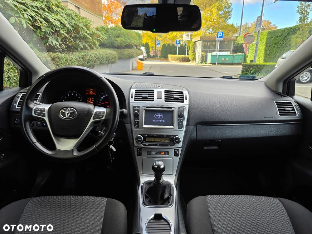 Toyota Avensis Combi 1.8 Executive - 28