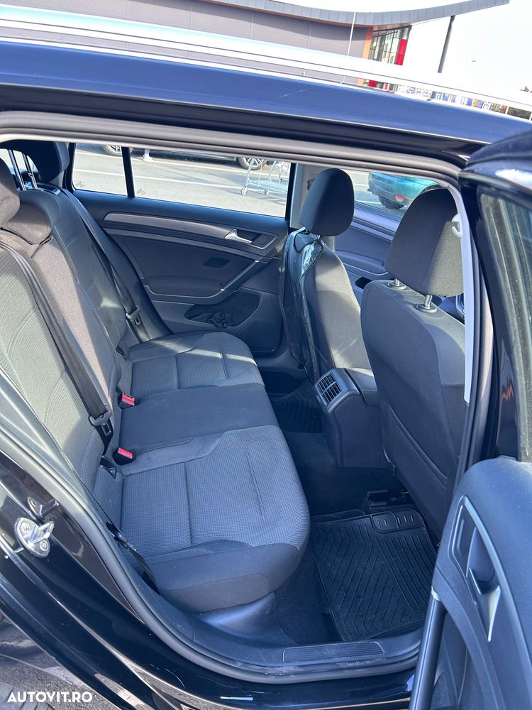 Volkswagen Golf - 22
