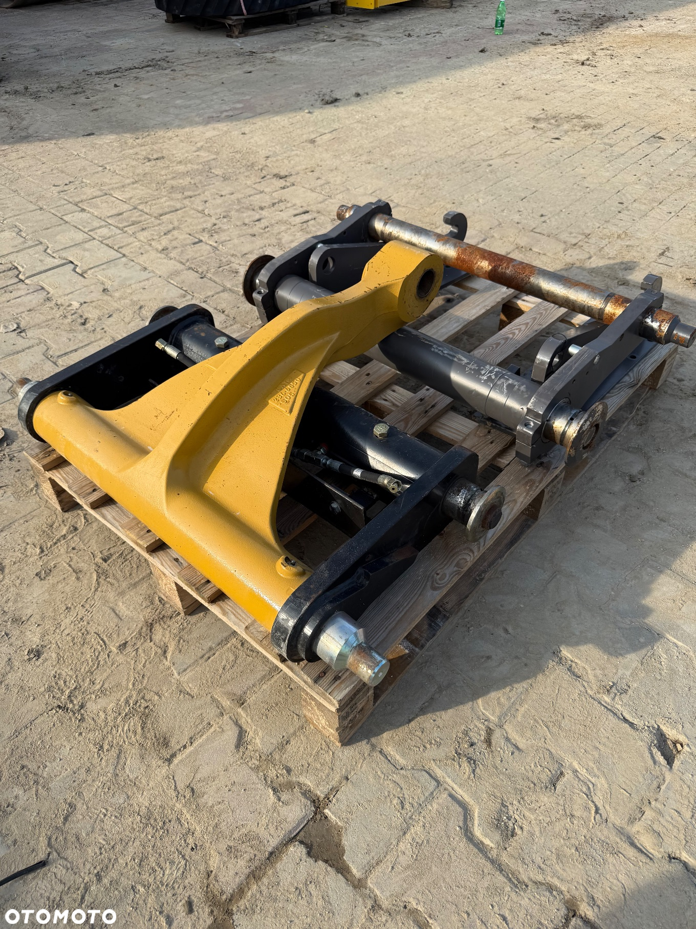Caterpillar - 14
