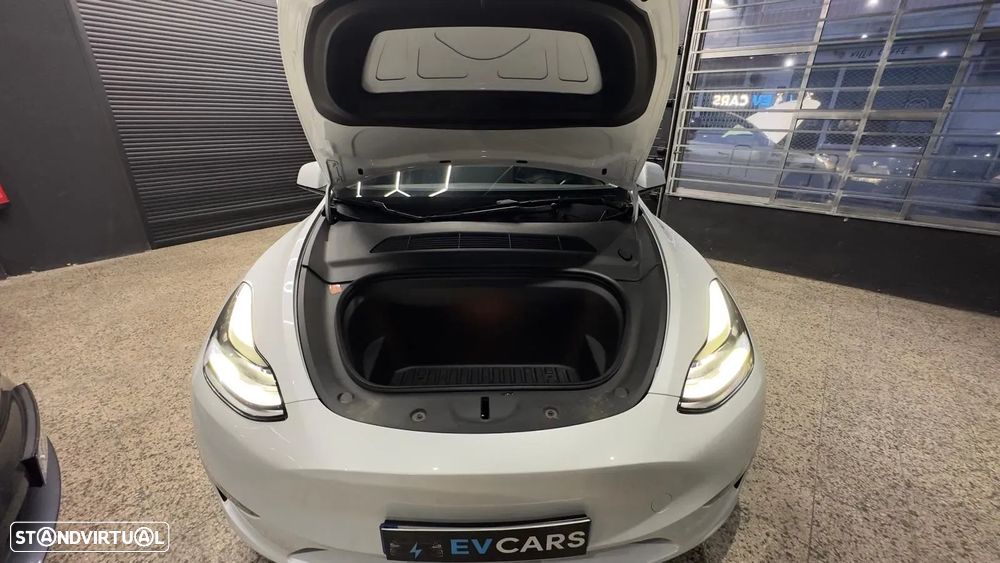 Tesla Model Y Long Range Dual Motor AWD - 9