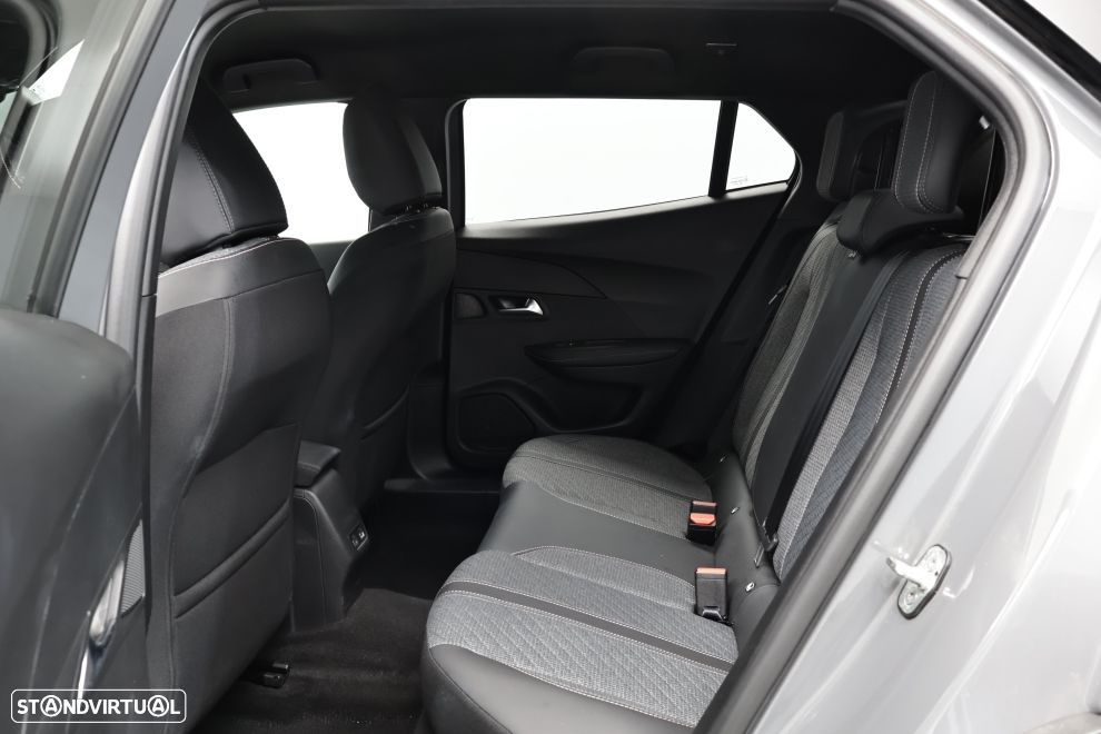 Peugeot 2008 1.2 PureTech Allure - 24