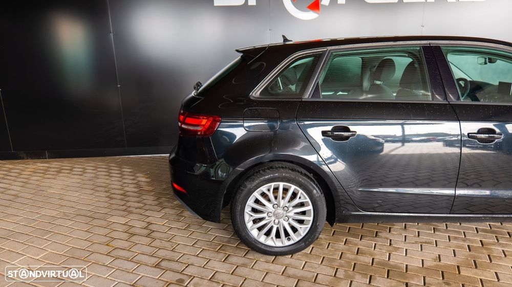 Audi A3 Sportback 2.0 TDI Advance - 4