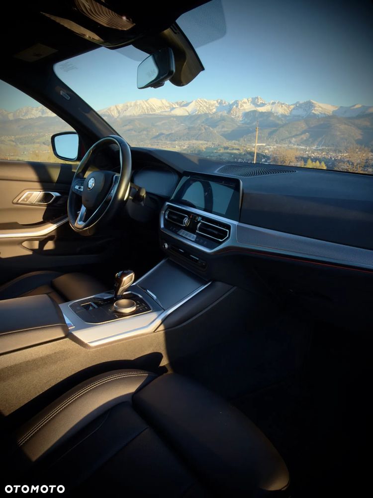 BMW Seria 3 330i M Sport - 35