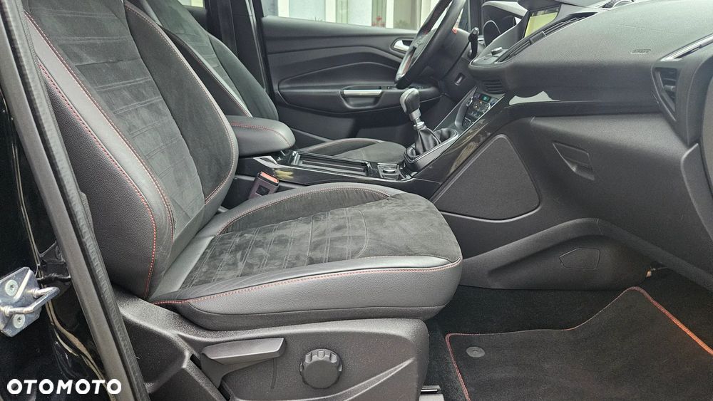 Ford Kuga 2.0 TDCi 2x4 ST-Line - 24