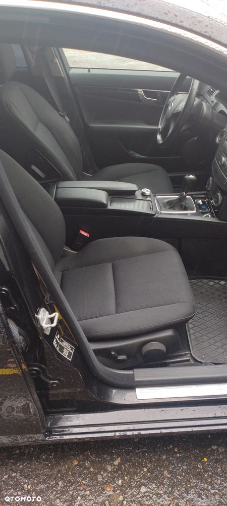 Mercedes-Benz Klasa C 180 CGI BlueEFFICIENCY - 13