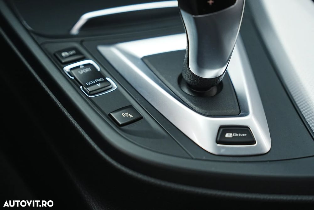 BMW Seria 3 330e iPerformance M Sport - 37