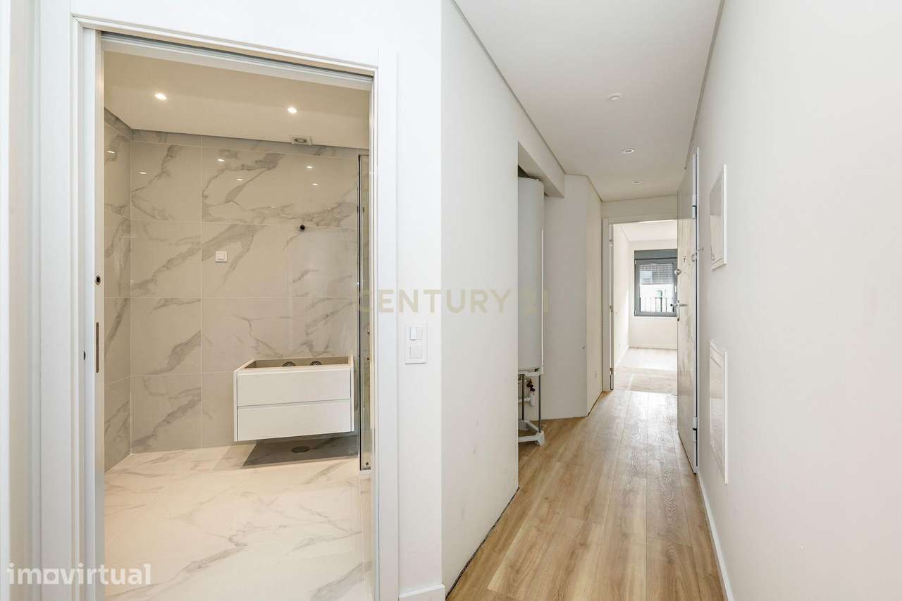 Viva o privilégio do Tejo: T3 Duplex exclusivo no coração de Santa Iri - Grande imagem: 3/29
