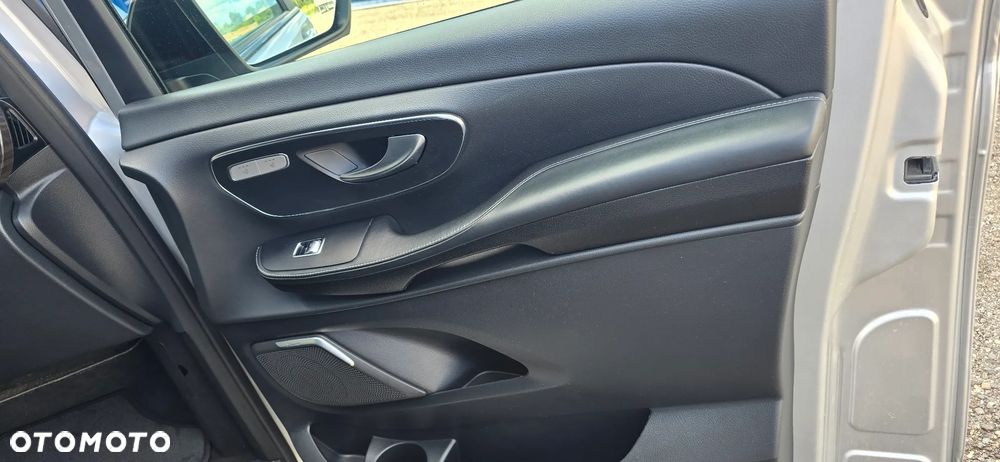 Mercedes-Benz Klasa V 300 d Avantgarde 9G-Tronic - 35