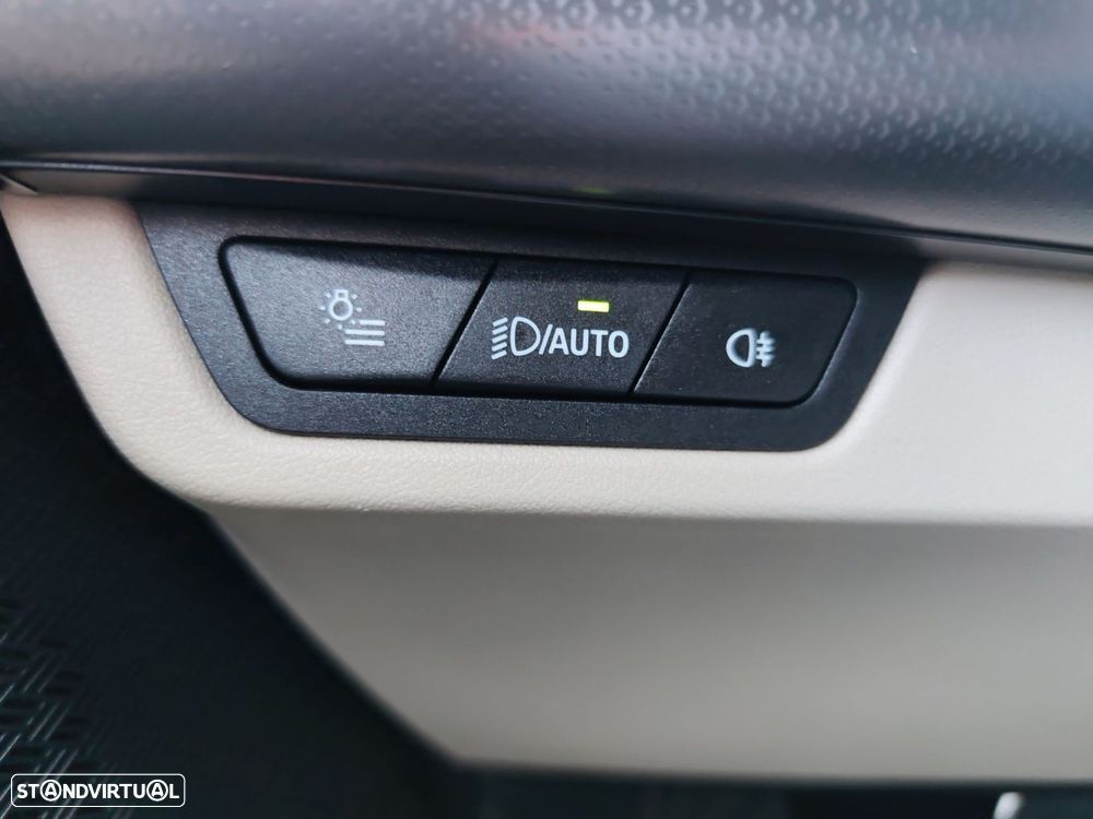 BMW iX2 eDrive20 Pack Desportivo M - 23