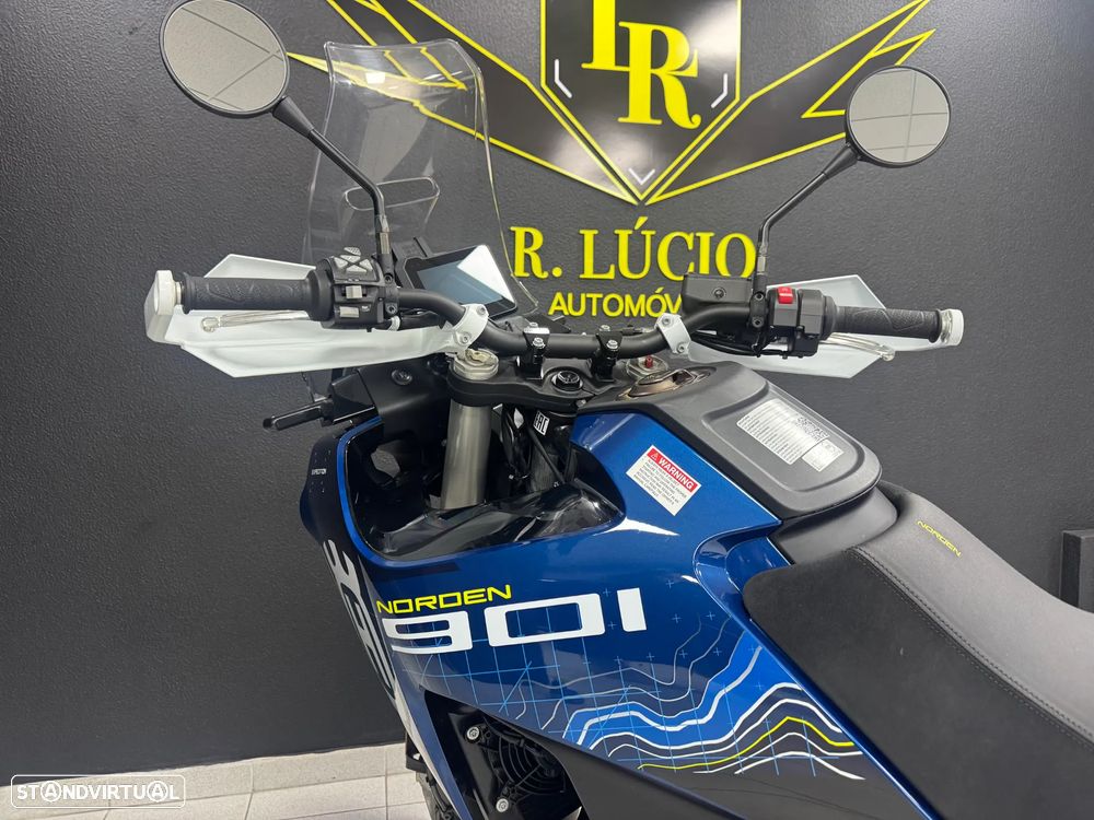 Husqvarna Norden 901 Expedition - 19