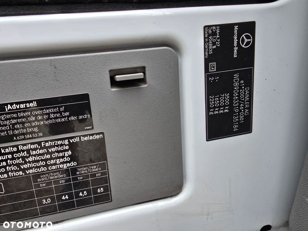 Mercedes-Benz Sprinter - 13