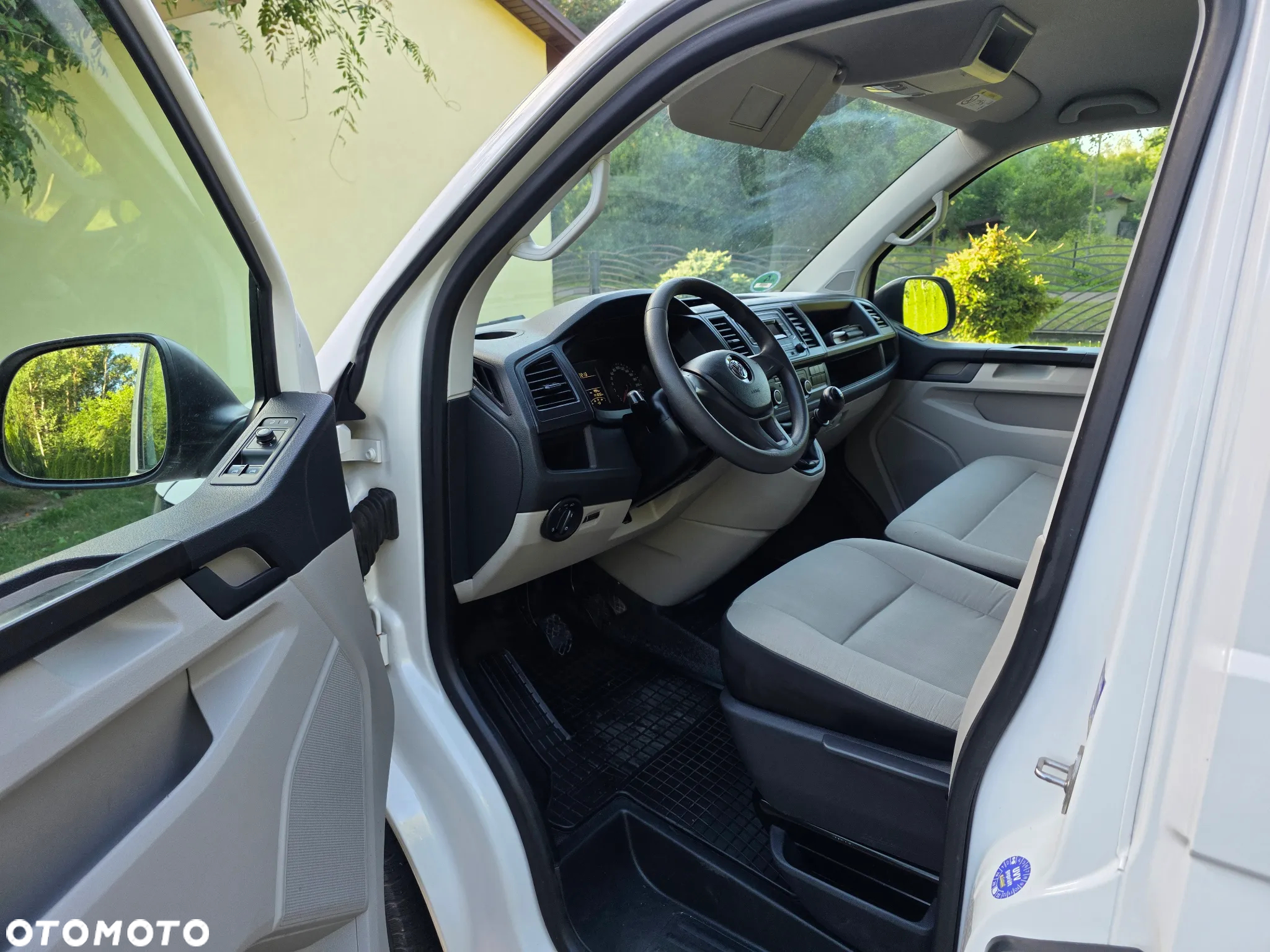 Volkswagen Transporter Long L2H1 - 10