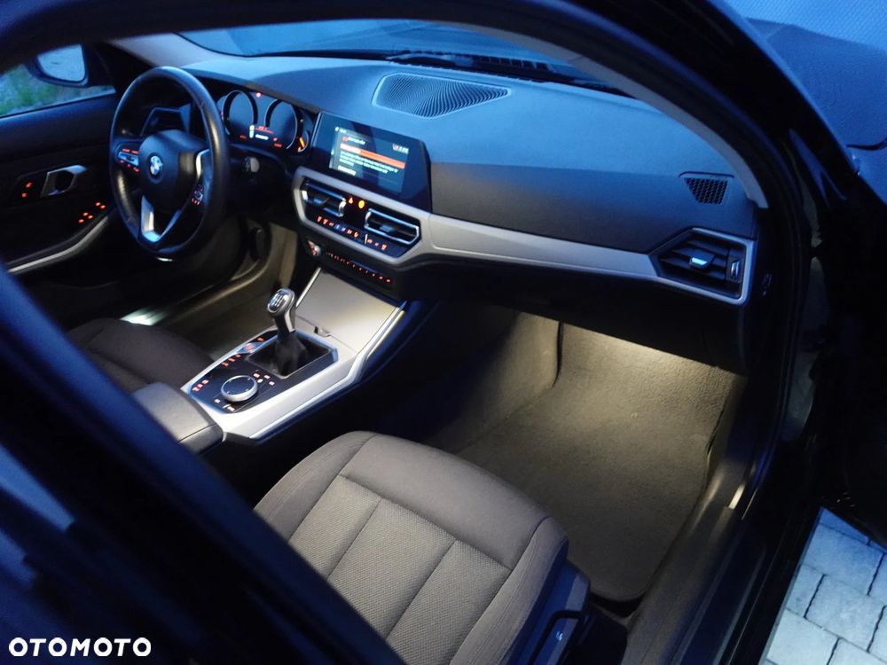BMW Seria 3 320d - 4