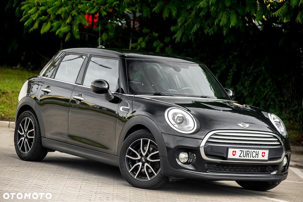 MINI Cooper Essential Trim - 11