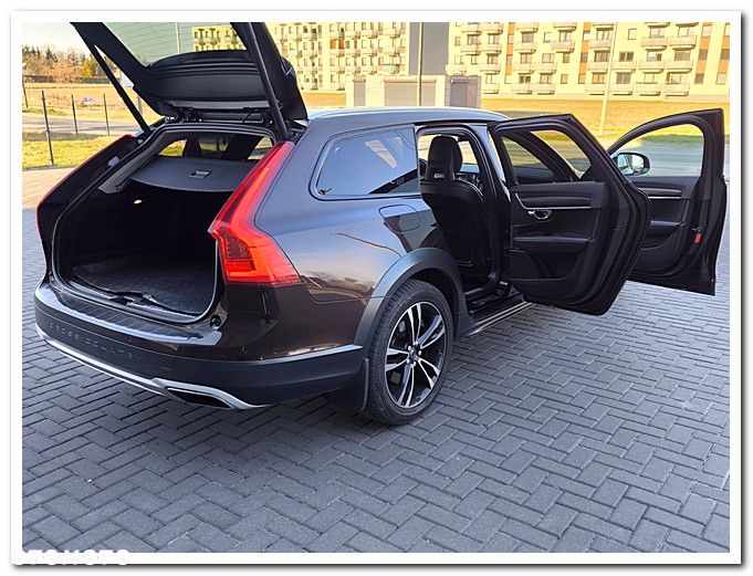 Volvo V90 Cross Country - 17