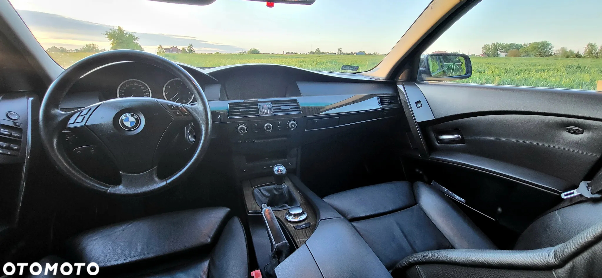 BMW Seria 5 525i Touring - 9