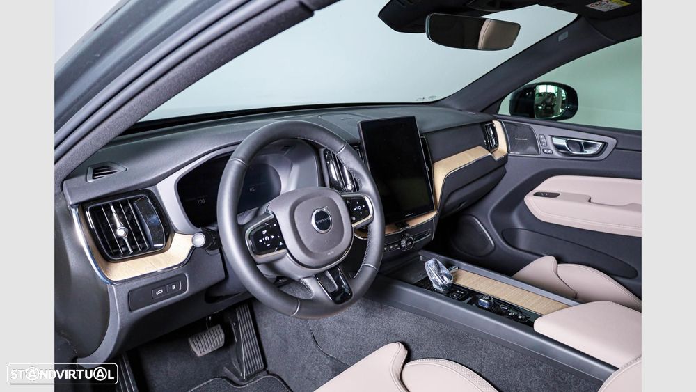 Volvo XC 60 2.0 T6 PHEV Plus Dark AWD - 11