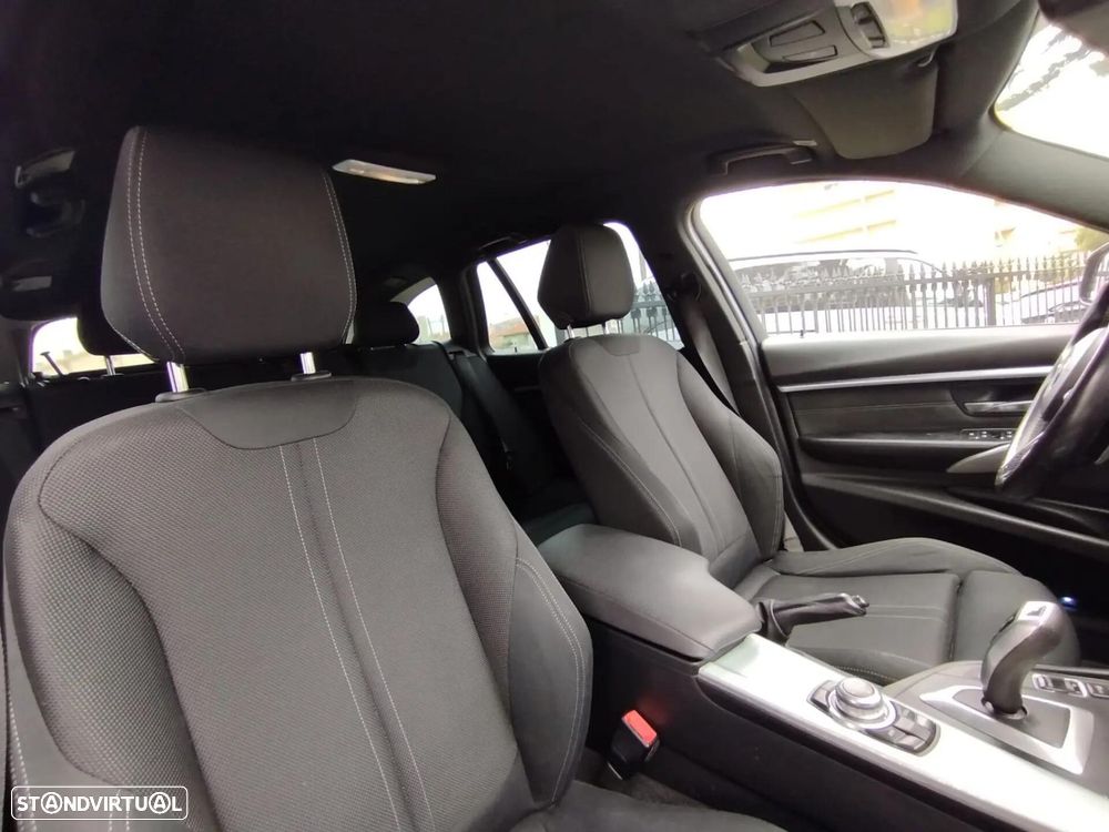 BMW 320 d Auto Pack M - 15