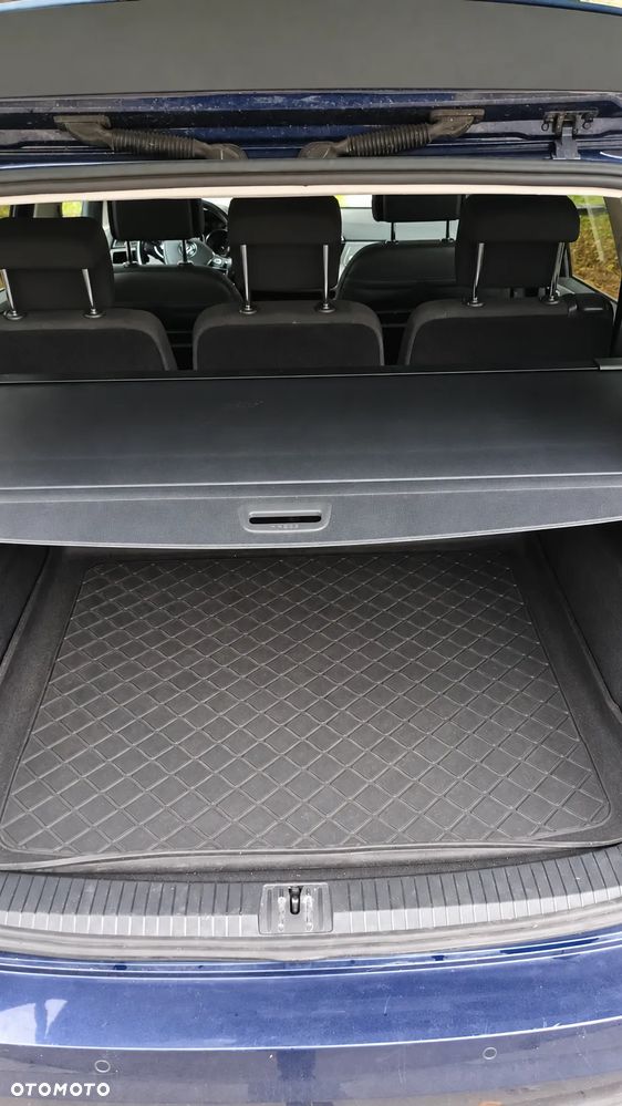 Volkswagen Touran - 14