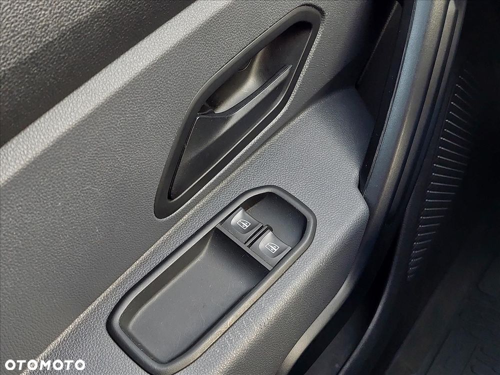 Dacia Duster 1.6 SCe Essential - 11