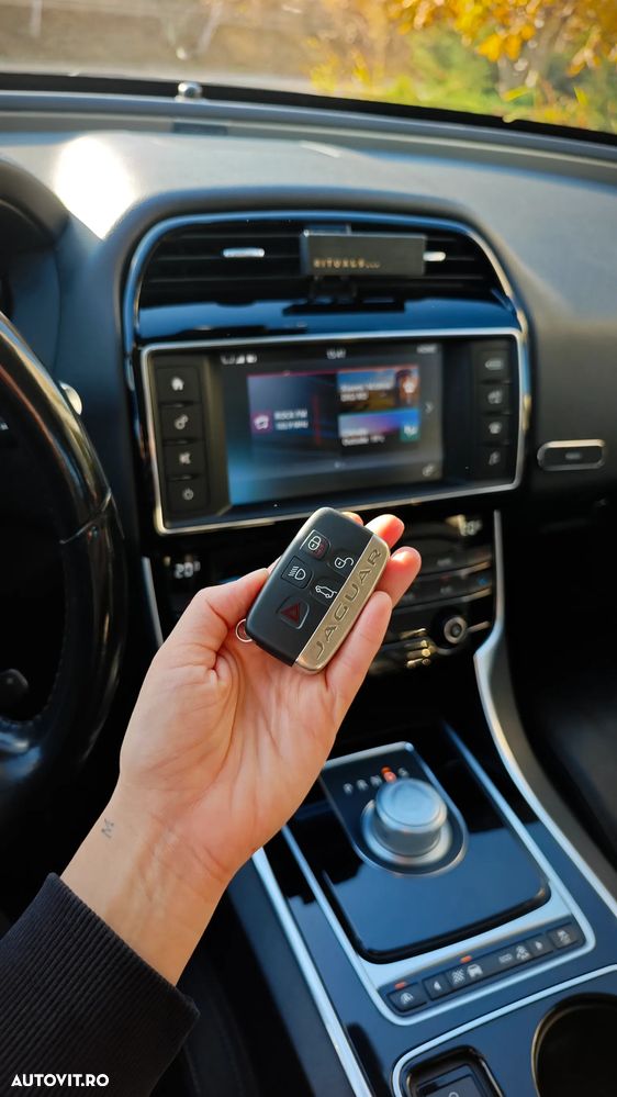 Jaguar XE - 12