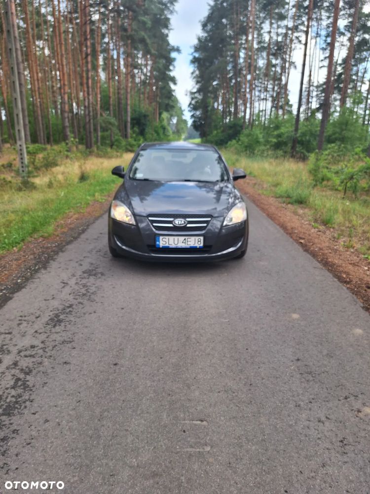Kia Ceed 1.4 L - 4