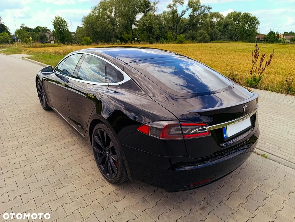 Tesla Model S - 28