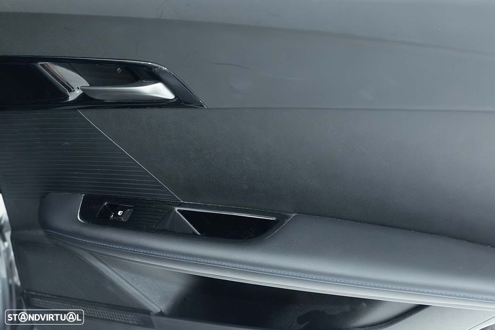 MG MG4 64 kWh Luxury - 36