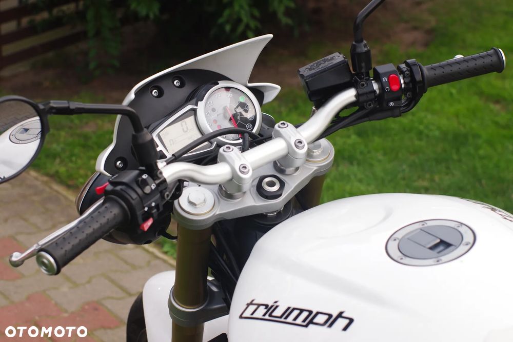 Triumph Street Triple - 16