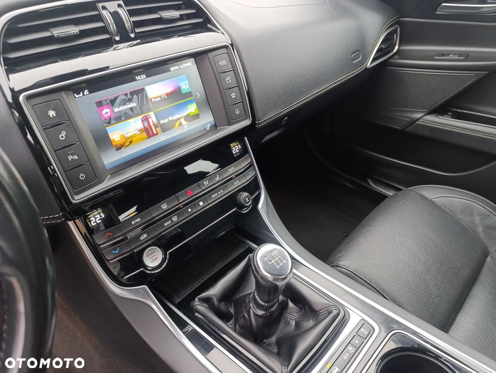 Jaguar XE 20d R-Sport - 14