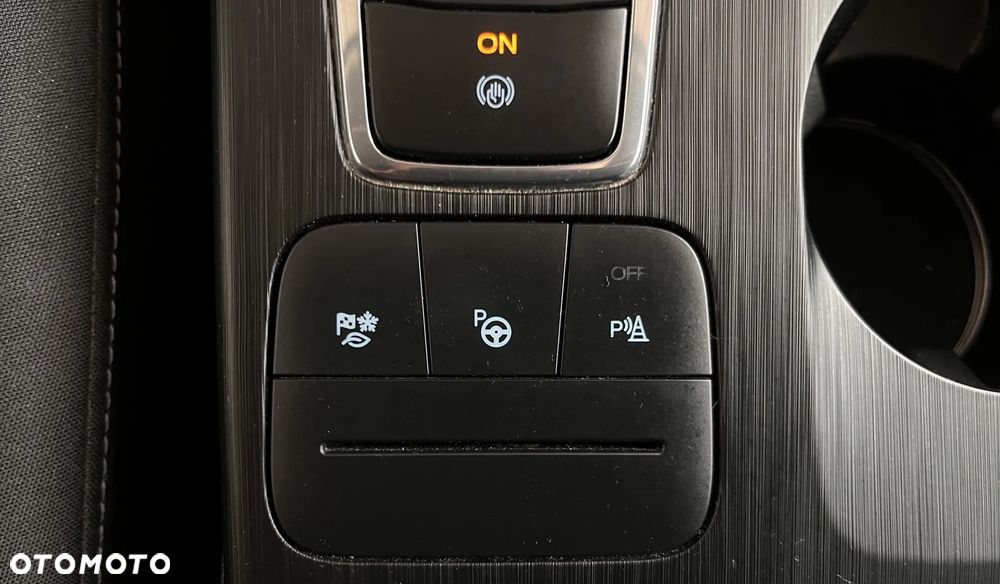 Ford Kuga 2.5 Duratec FHEV 4x4 TITANIUM - 21