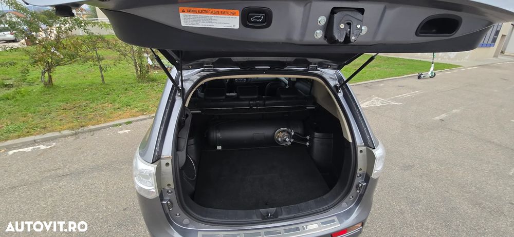 Mitsubishi Outlander - 6