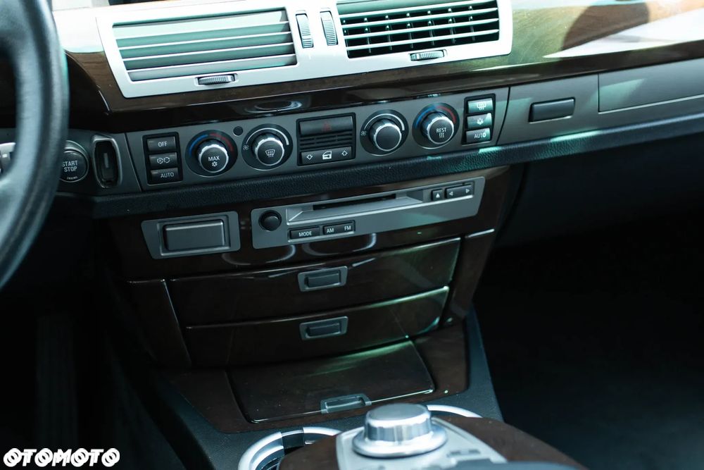 BMW Seria 7 750i - 17