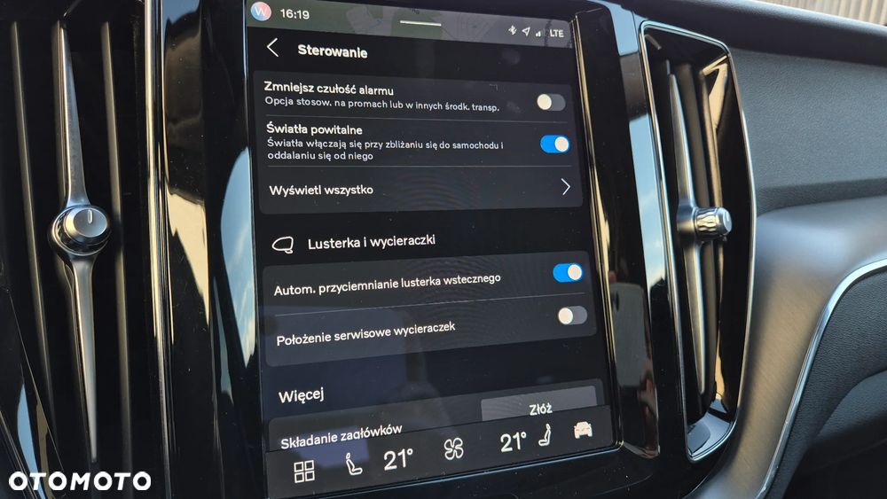 Volvo XC 60 T6 Plug-In Hybrid AWD Core - 19