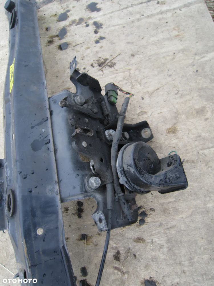 Pas przedni górny Nissan Micra K12 - 2