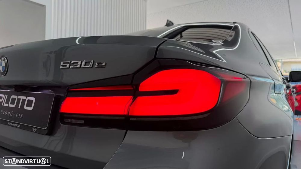 BMW 530 e Pack Desportivo M - 13