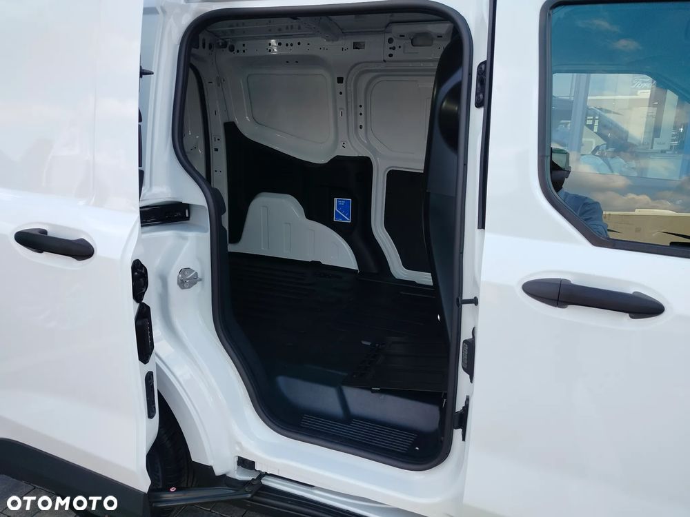 Ford Transit Courier - 21