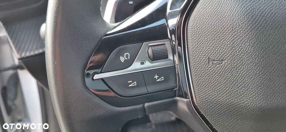 Peugeot 208 1.2 PureTech Allure Pack S&S EAT8 - 16