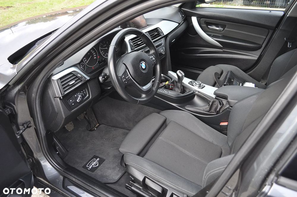 BMW Seria 3 318d Sport Line - 10