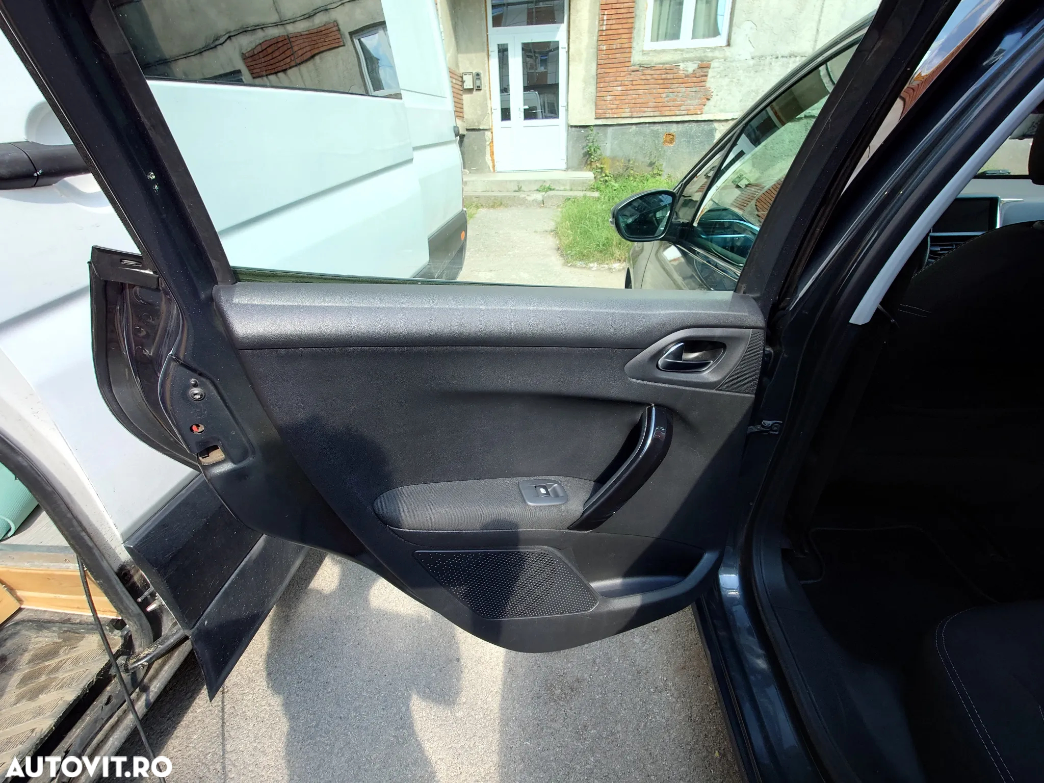 Peugeot 208 1.2 L PureTech Allure - 33